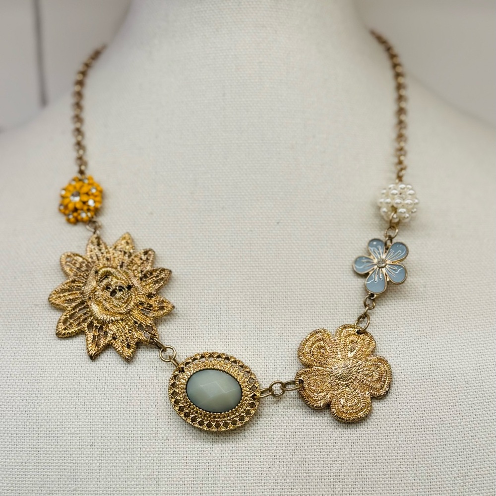 ✨ 🌻 Vintage CORO Statement Gold tone Necklace w/ Floral, Enamel & Bead Accents 🌸